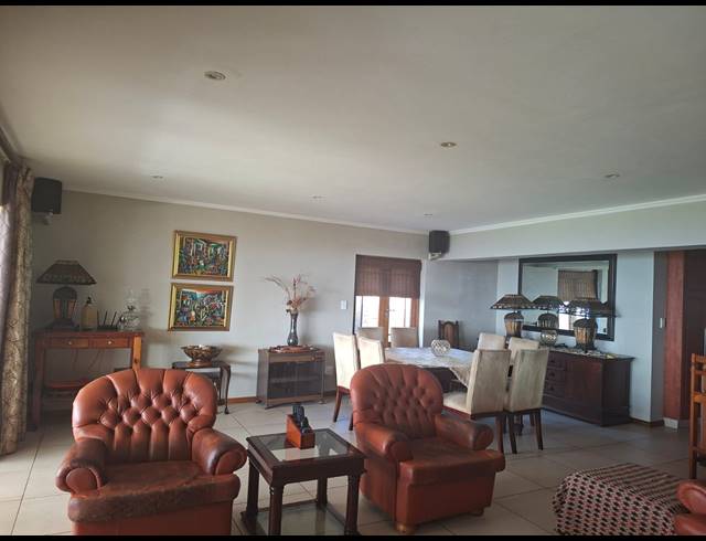 6 BEDROOM HOUSE FOR SALE IN DA NOVA